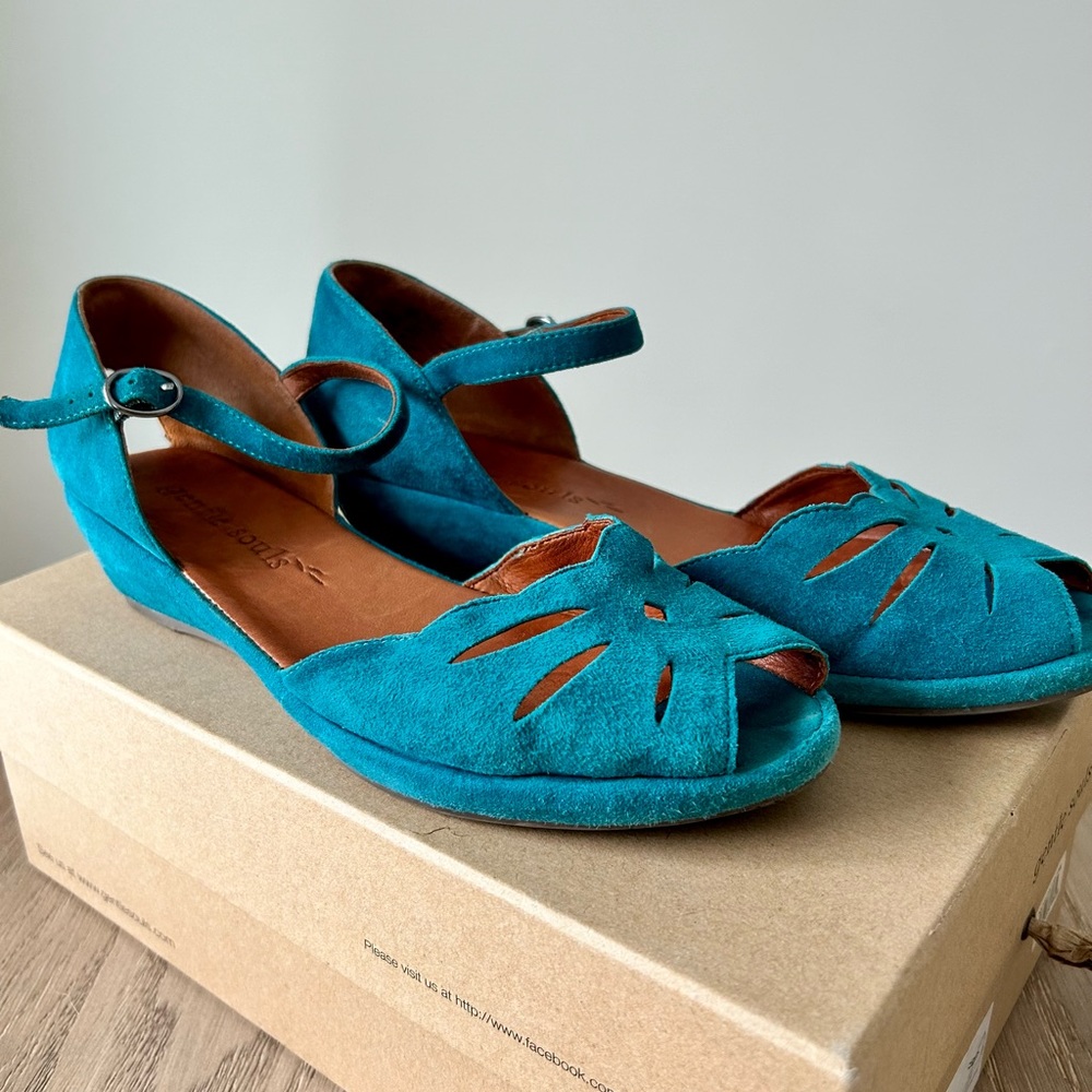 ✨Gentle Souls By Kenneth Cole Lily Moon Teal Turquoise Suede Sandals✨